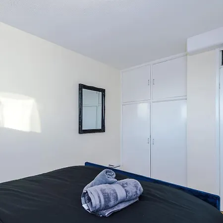 1-bed Flat Hume 5 Min To Mmu & Uom 15 Off