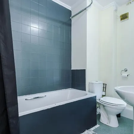 1-bed Flat Hume 5 Min To Mmu & Uom 15 Off