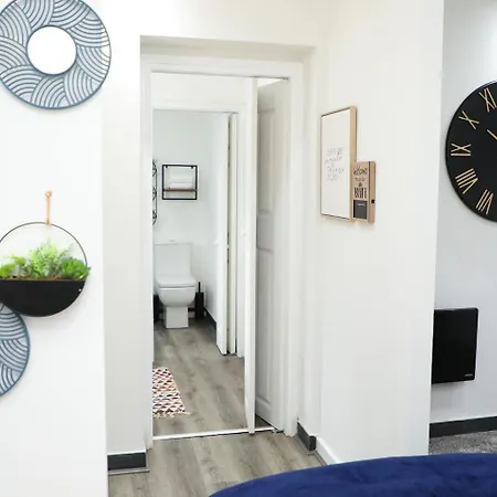 Modern Retreat * מנצ'סטר