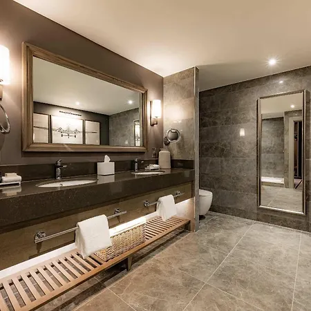 Dakota Airport Hotel 4*