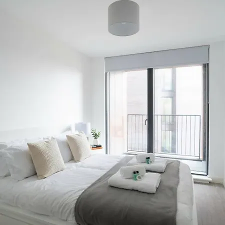 Bright 1 Bed In W Balcony *