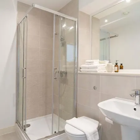 Bright 1 Bed In W Balcony Daire *