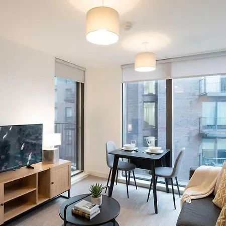 Bright 1 Bed In W Balcony Daire