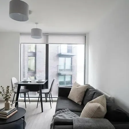 Bright 1 Bed In W Balcony *