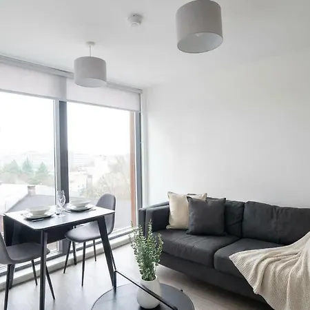 Daire Bright 1 Bed In W Balcony