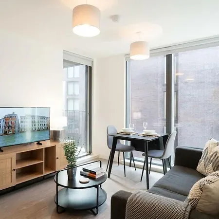 Bright 1 Bed In W Balcony Daire *