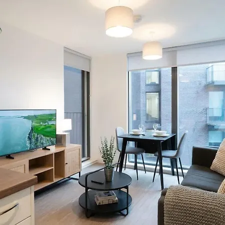Bright 1 Bed In W Balcony