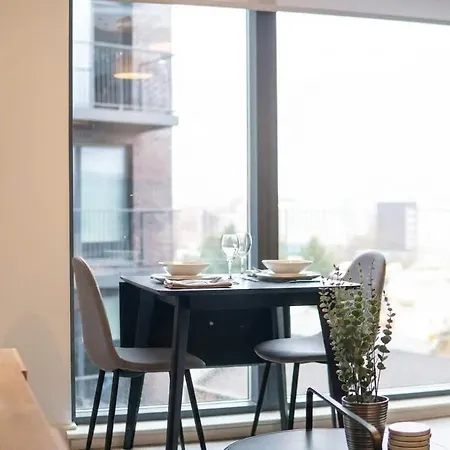 Bright 1 Bed In W Balcony Daire *