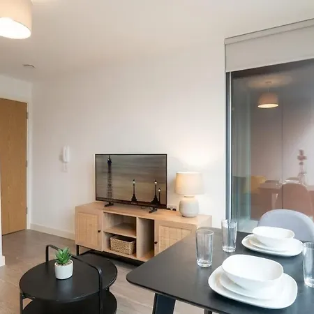 Bright 1 Bed In W Balcony Daire *