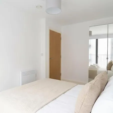 Bright 1 Bed In W Balcony Manchester