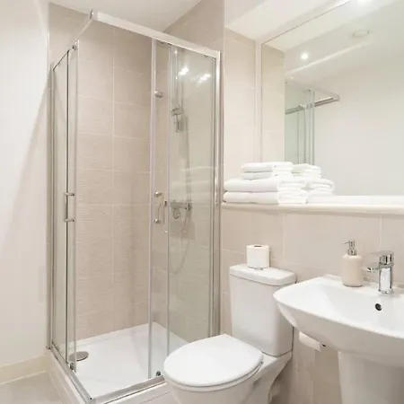 Bright 1 Bed In W Balcony *