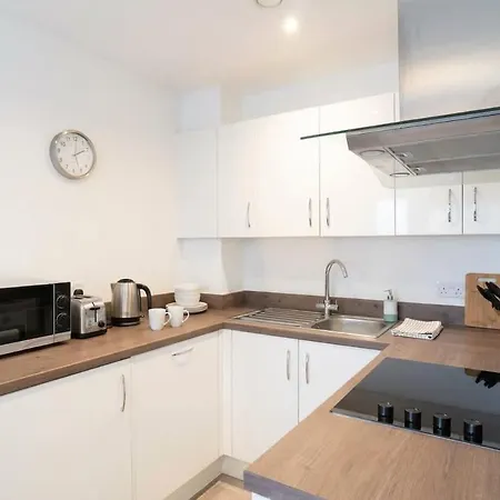 Bright 1 Bed In W Balcony *
