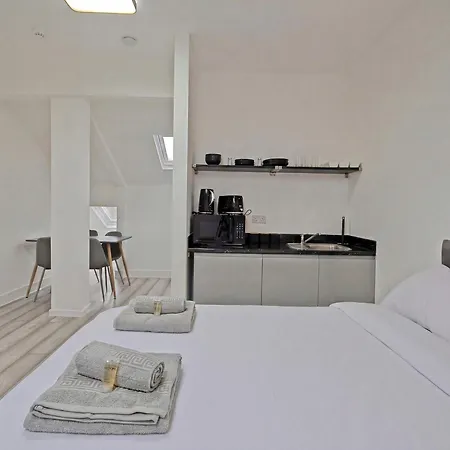 Spacious 5br House Near Centre Манчестер
