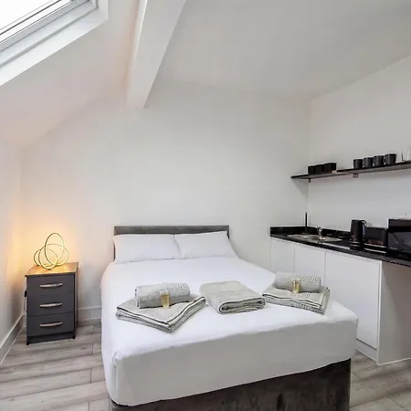 Spacious 5br House Near Centre