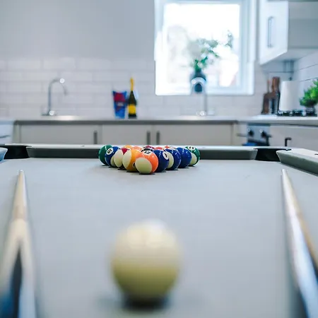 New Neat 4br House, Pool Table, Free Parking Дом отдыха Манчестер
