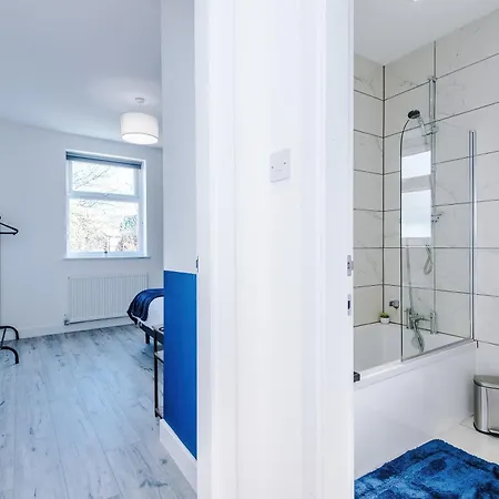 Дом отдыха New Neat 4br House, Pool Table, Free Parking