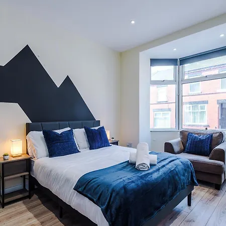 Сasa de vacaciones New Neat 4br House, Pool Table, Free Parking Mánchester