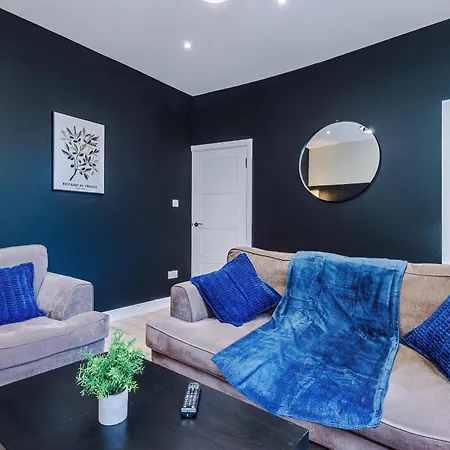 New Neat 4br House, Pool Table, Free Parking Дом отдыха Манчестер