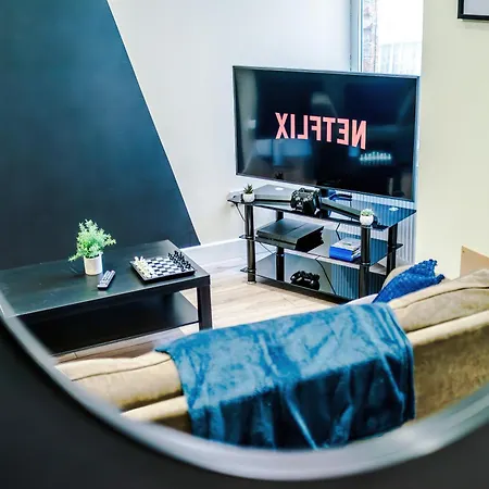 New Neat 4br House, Pool Table, Free Parking Манчестер