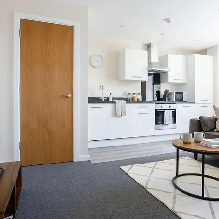 Spacious Bright 1 Bedroom