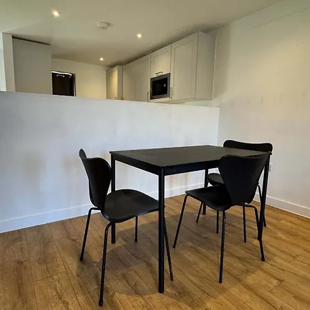 Nyaraló Warm 3 Bedrooms House Close To Manchester