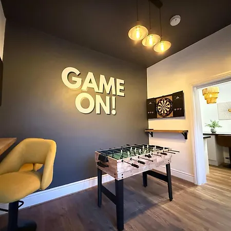 Spacious House With Games & Free Parking Nr Mediacity, Trafford Centre, Centre * Manchester