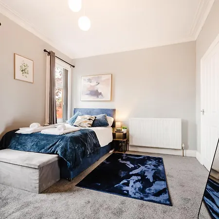 Modern 3br For 8 - Easy Access - Free Parking Nyaraló *