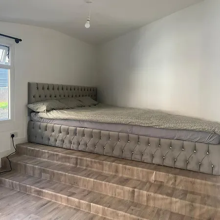 Maison d'hôtes Private Spacious Ensuite With Free Car Park, Coop, Etihad & Easy Reach Of Piccadilly