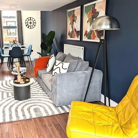 Modern 2 Bedroom Near Mediacity Uk Nyaraló