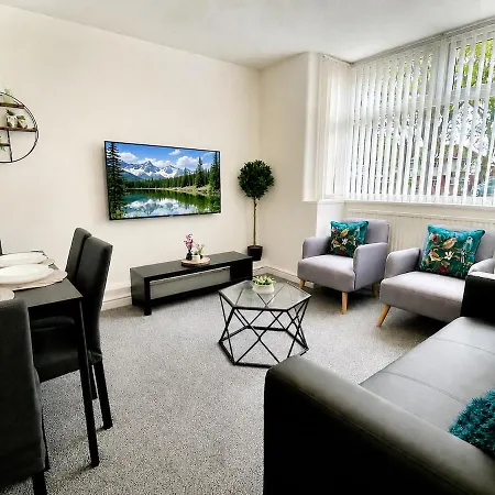 4br With Ensuite With Free Parking Manchester