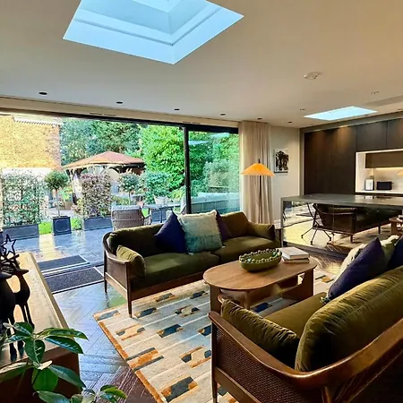 Exquisite 2bed Coach House, 10min To Cc, Terrace بيت للعطل