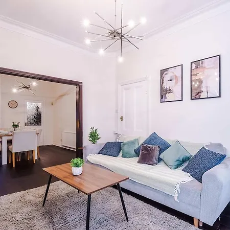 Old Trafford Sleeps 6 Wifi Free Parking * Manchester
