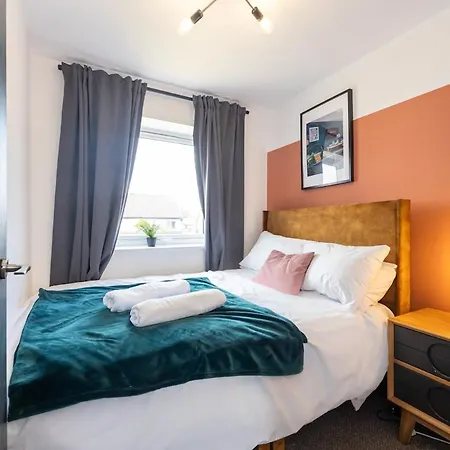 Nyaraló 3-bed Near Centre-coop Live-etihad Man Stadium-driveway Parking-sleeps Upto 6 Guests Manchester