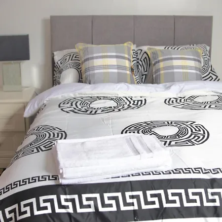 Stylish 3-bed House Near Mcr Victoria & Centre Manchester