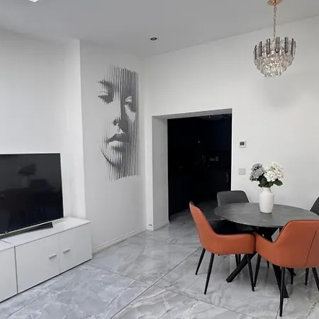 House Sleeps 10 With Free Parking - Pets Welcome Tatil Evi Manchester