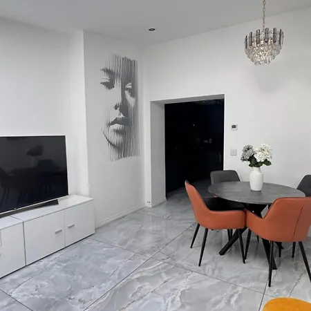 Vakantiehuis House Sleeps 10 With Free Parking - Pets Welcome *
