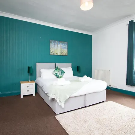 Nyaraló Spacious 2br In Chadderton Near Manchester