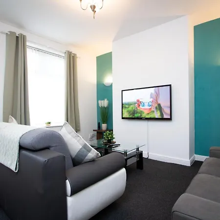 Nyaraló Spacious 2br In Chadderton Near *