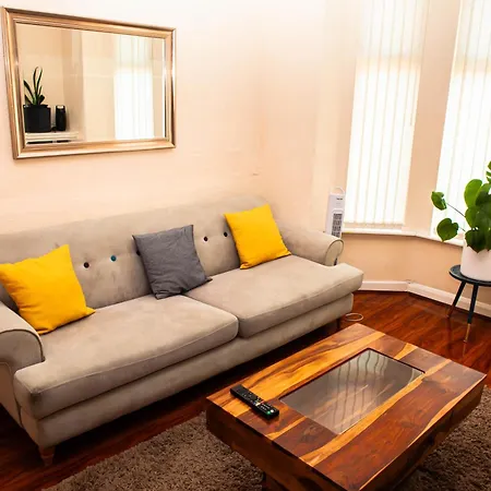 4br - Parking- Sleeps 7 - 2 Baths - Long