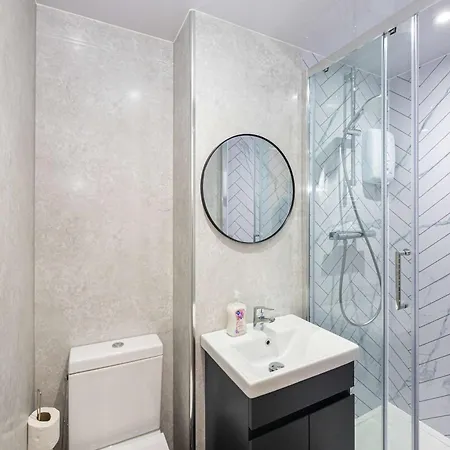 Casa de Férias The Groves 4 Ensuite Near Centre And Hospital Manchester