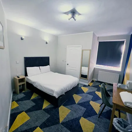 Dream Hotel *