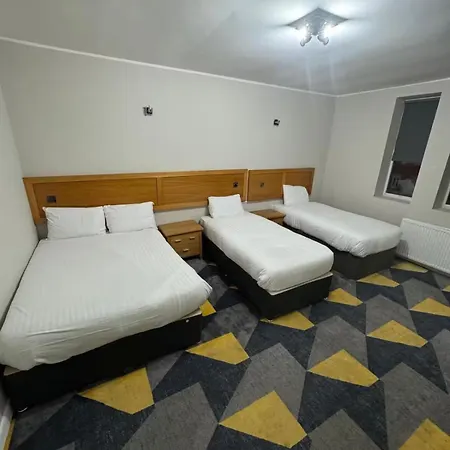 Dream Hotel *