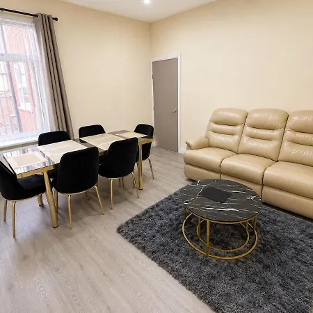 Tatil Evi Spacious House Sleeps 8 Near Mri And Centre Free Parking Manchester