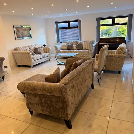 Nyaraló 4 Bedroom Modern House In Prime Location Manchester