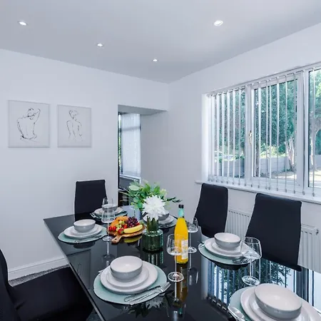 Modern Chorlton | Parking | & Airport * Manchester