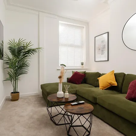Spacious 6br House Sleeps 11 Free Parking *