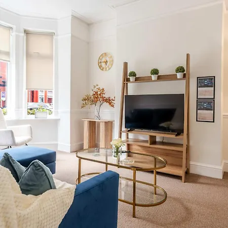 4br With Games Salford Sleeps 7 Nyaraló *