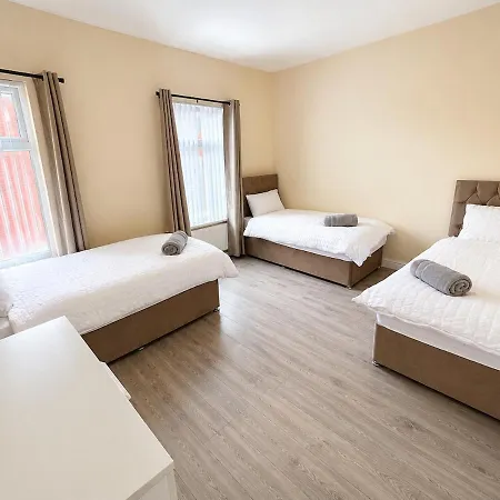 Spacious House Sleeps 8 Near Mri And Centre Free Parking Tatil Evi *