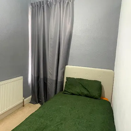 5 Bedrooms In The Heart Of Salford Manchester
