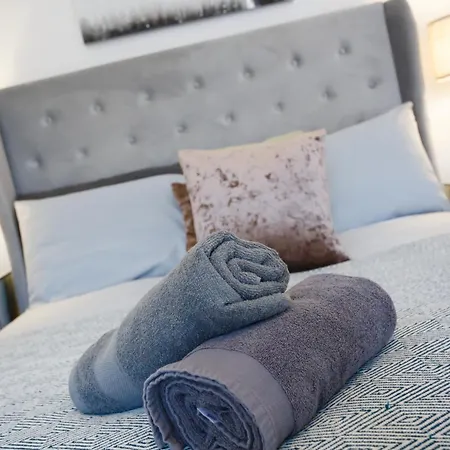 2br Clayton Nr Etihad L Parking, Garden, Pool Table Tatil Evi Manchester